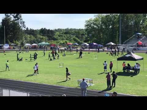 Video of 200m dash 22.98 (white) 