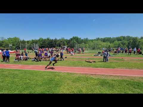 Video of Amani Sharif Baby Blue top. LJ 19'1½" HJ 5'2" 100h 15.34