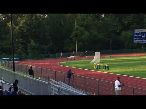 Video of Aaron (Lane 6/ white singlet) 21.84 PR in the 200m 