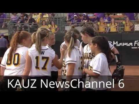 Video of 2A state semifinals: woden vs shiner