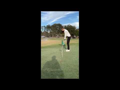 Video of Anna La Pour Putting