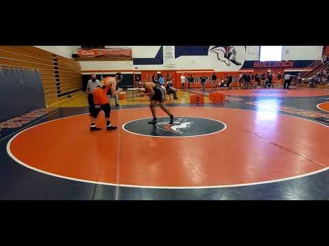 Video of Andre Hunt(orange) vs. Central  2022 IHSA REGIONALS 220LBS.